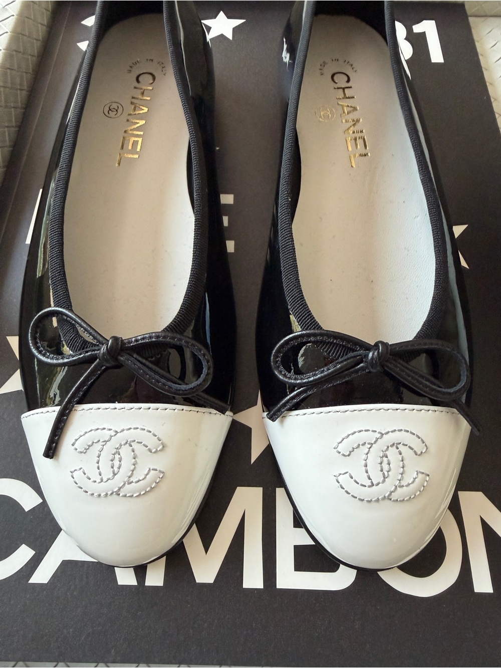 Chanel 26 Black Patent Leather White Cap Toe CC Logo Ballet Ballerina Flats - Picture 11 of 15